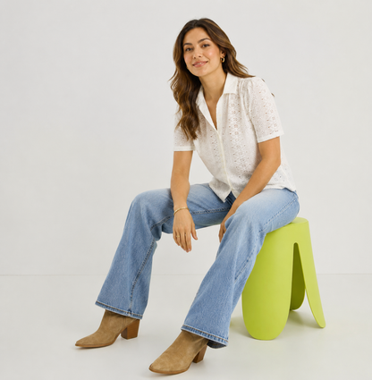 AVAZA | Blouse met knoopsluiting en broderie-kant